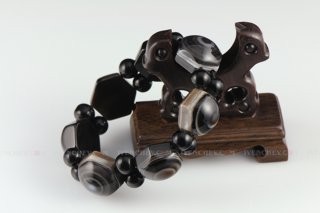 320_03_6395_banded_onyx_bracelet