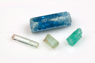 320 06 8647 beryl species crystals